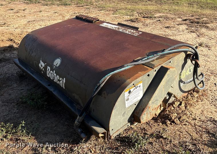 image for item ET7432 2017 Bobcat 72 Sweeper skid steer sweeper