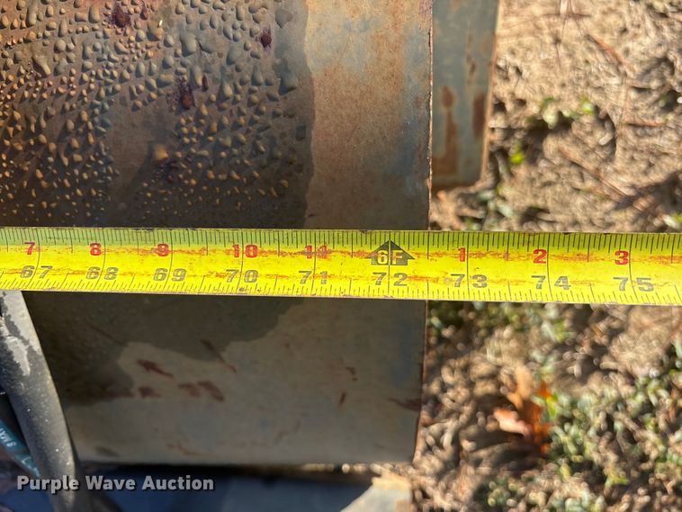 image for item ET7432 2017 Bobcat 72 Sweeper skid steer sweeper