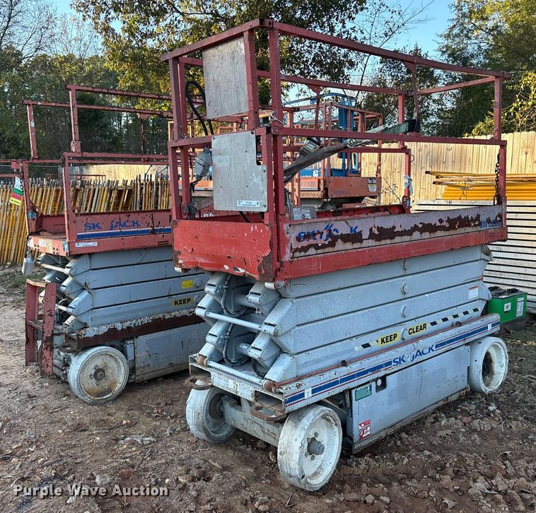 image for item ET7435 (2) Skyjack SJIII 3226 scissor lifts