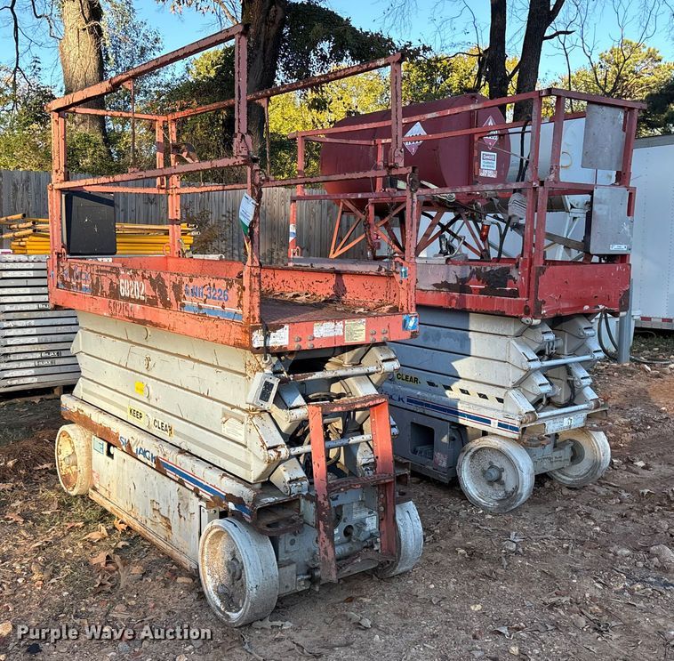 image for item ET7435 (2) Skyjack SJIII 3226 scissor lifts