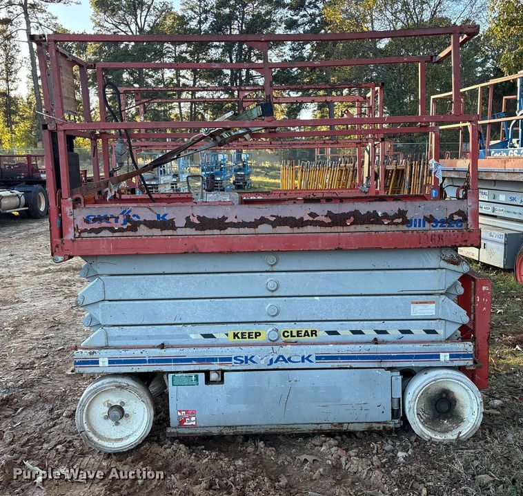 image for item ET7435 (2) Skyjack SJIII 3226 scissor lifts