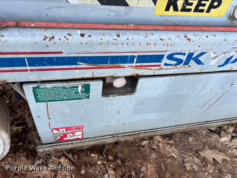 image for item ET7435 (2) Skyjack SJIII 3226 scissor lifts