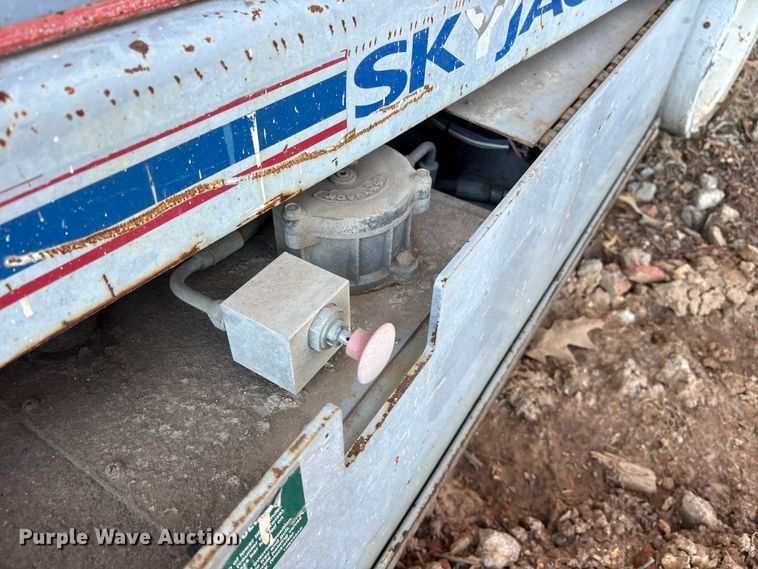 image for item ET7435 (2) Skyjack SJIII 3226 scissor lifts