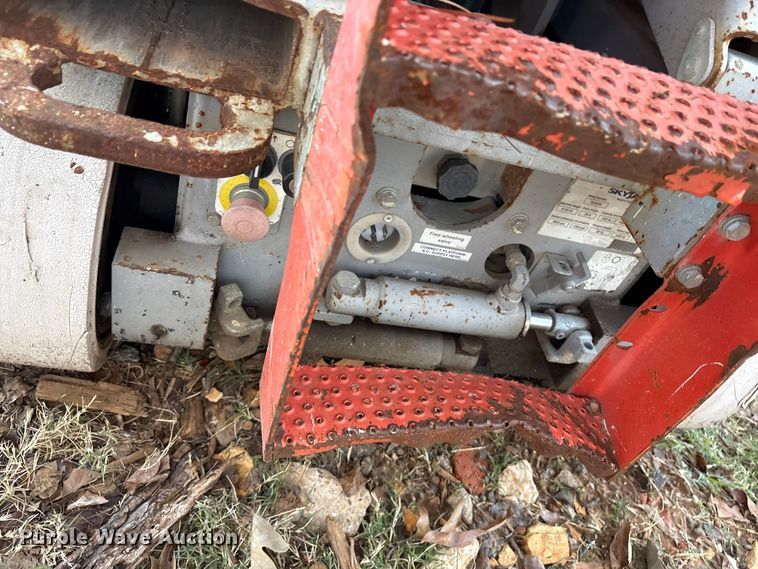 image for item ET7435 (2) Skyjack SJIII 3226 scissor lifts