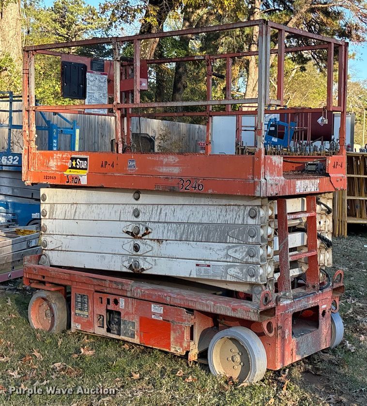 image for item ET7437 2010 Snorkel S3246 scissor lift