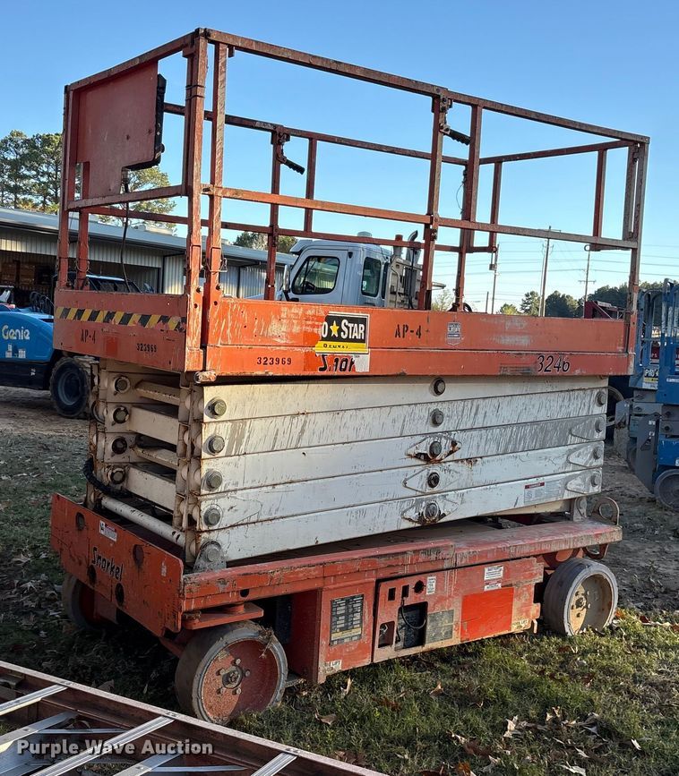 image for item ET7437 2010 Snorkel S3246 scissor lift
