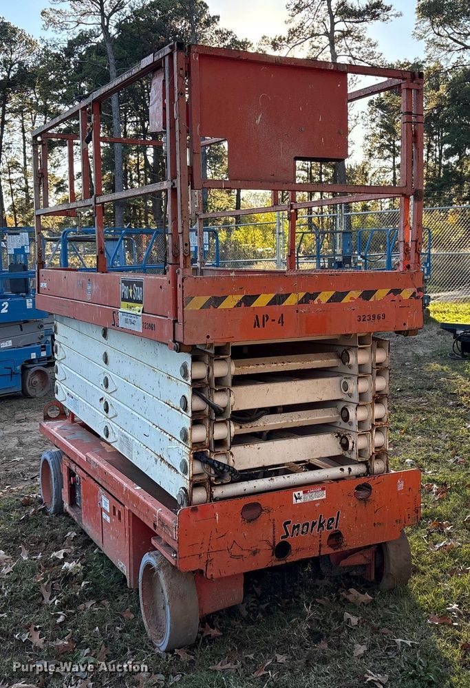 image for item ET7437 2010 Snorkel S3246 scissor lift