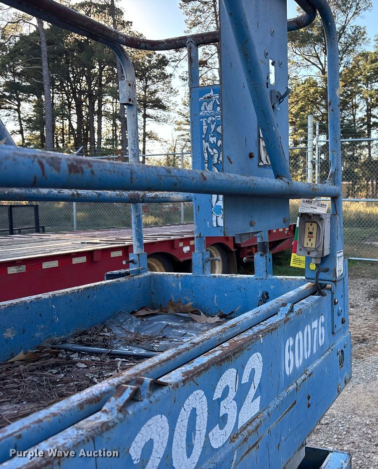 image for item ET7438 (4) Genie GS-2032 scissor lifts