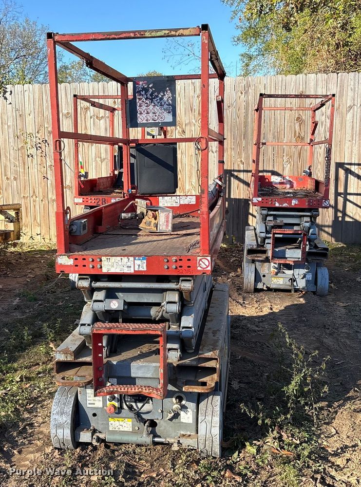 image for item ET7439 (3) Skyjack SJIII 3219 scissor lifts