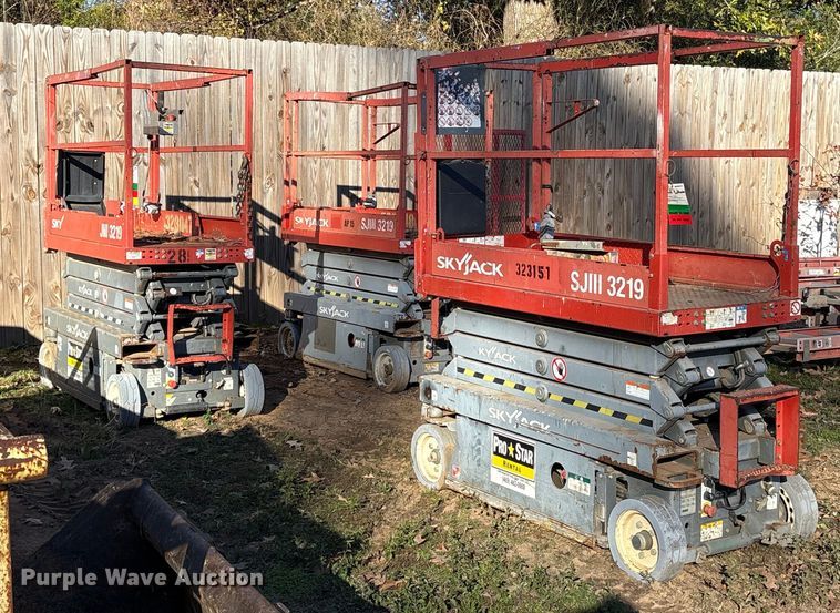 image for item ET7439 (3) Skyjack SJIII 3219 scissor lifts