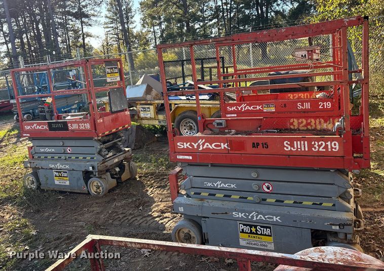 image for item ET7439 (3) Skyjack SJIII 3219 scissor lifts