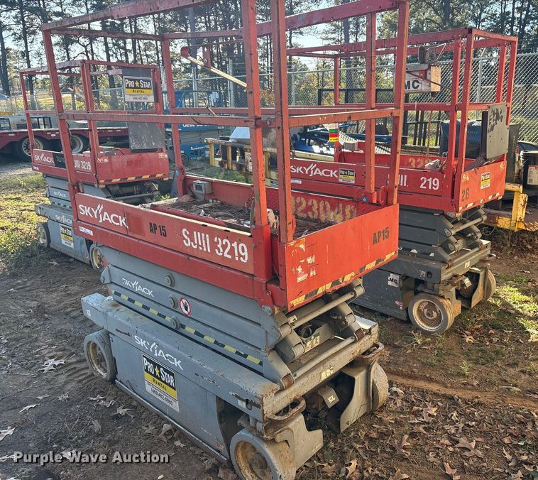 image for item ET7439 (3) Skyjack SJIII 3219 scissor lifts