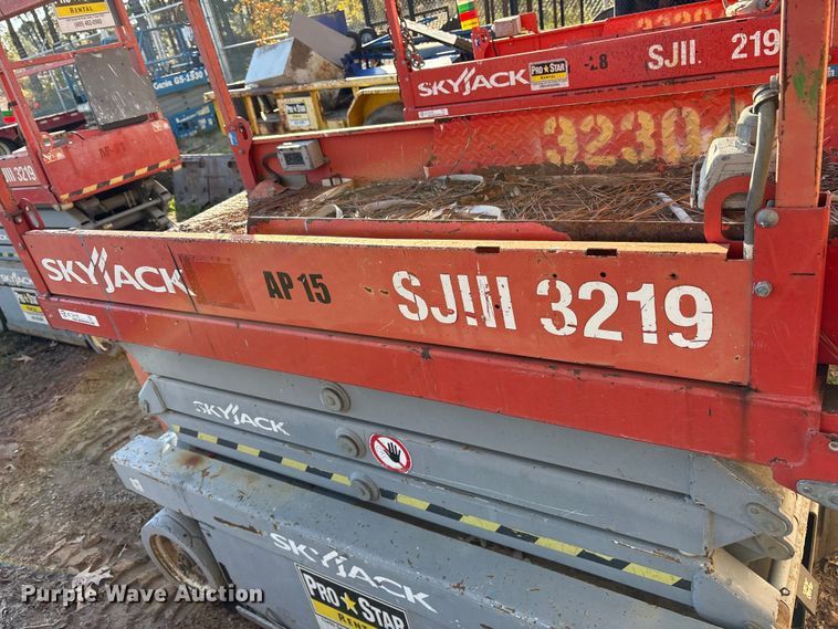 image for item ET7439 (3) Skyjack SJIII 3219 scissor lifts