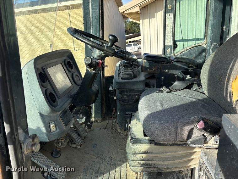 image for item ET7442 2006 John Deere 544J wheel loader