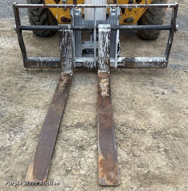 image for item ET7443 2011 Caterpillar TH514 telehandler