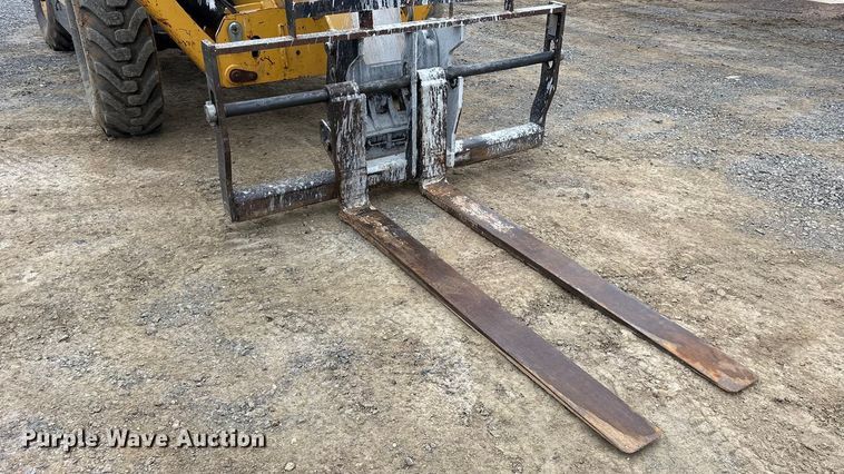 image for item ET7443 2011 Caterpillar TH514 telehandler