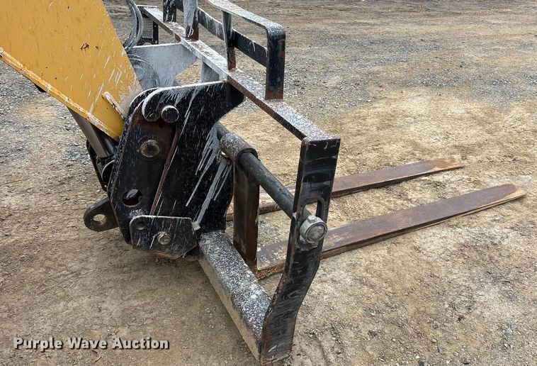 image for item ET7443 2011 Caterpillar TH514 telehandler