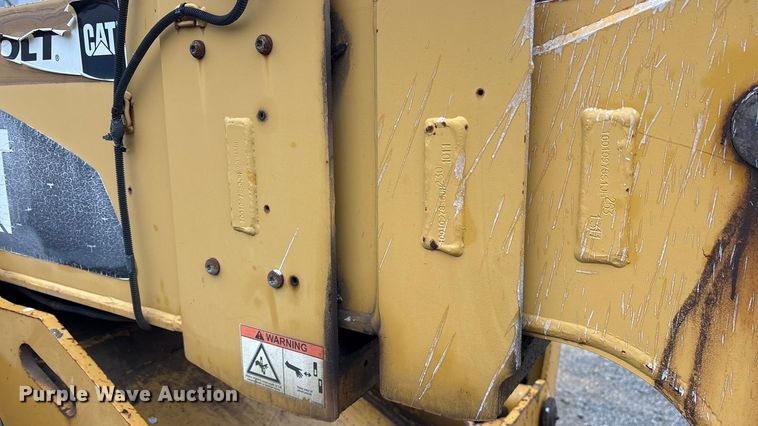 image for item ET7443 2011 Caterpillar TH514 telehandler