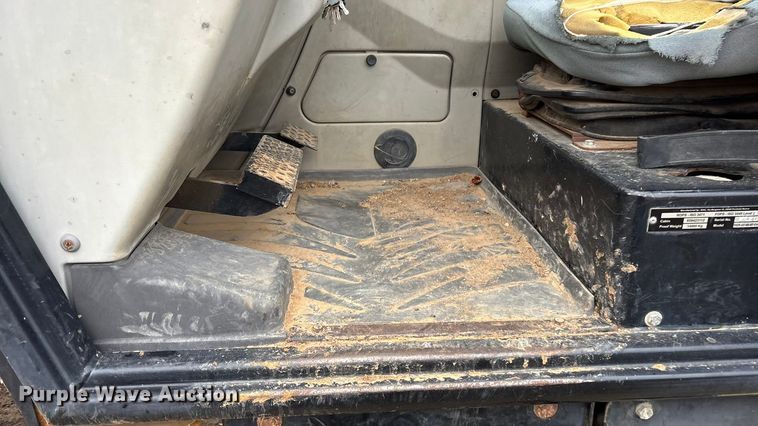 image for item ET7443 2011 Caterpillar TH514 telehandler