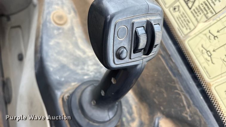 image for item ET7443 2011 Caterpillar TH514 telehandler