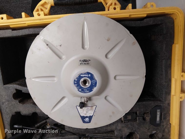 image for item EU2600 Trimble survey kit