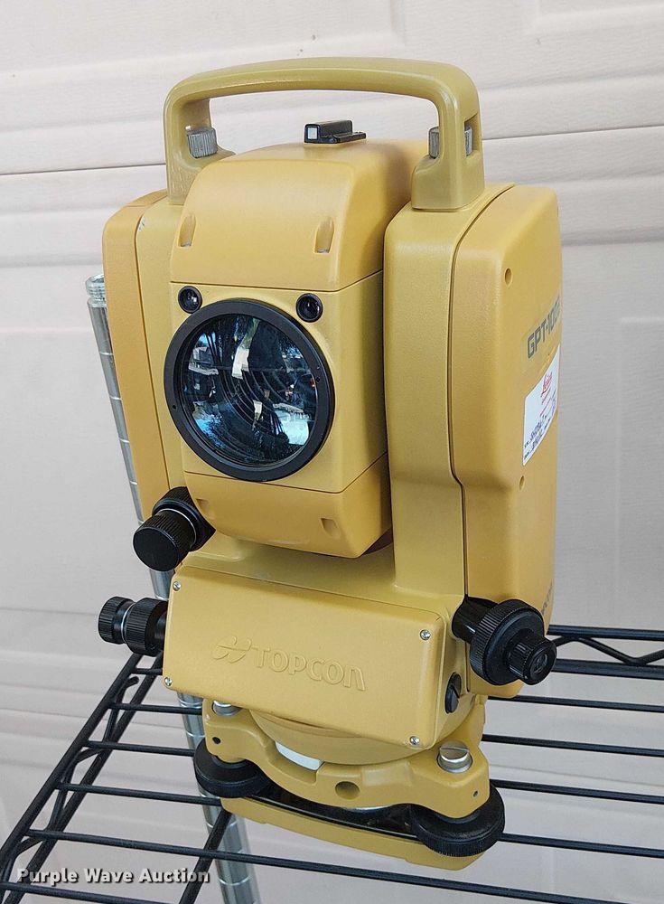 image for item EU2601 (2) Topcon total stations