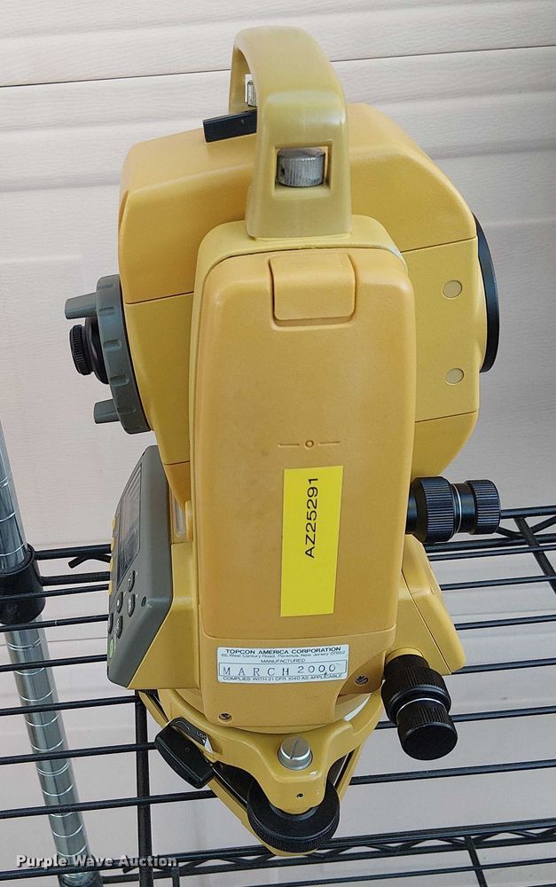 image for item EU2601 (2) Topcon total stations