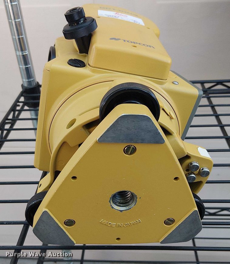 image for item EU2601 (2) Topcon total stations