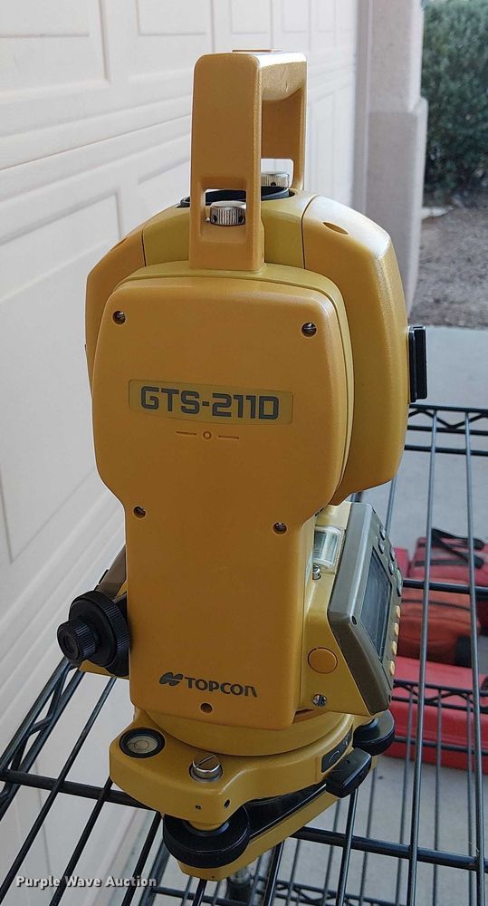 image for item EU2601 (2) Topcon total stations