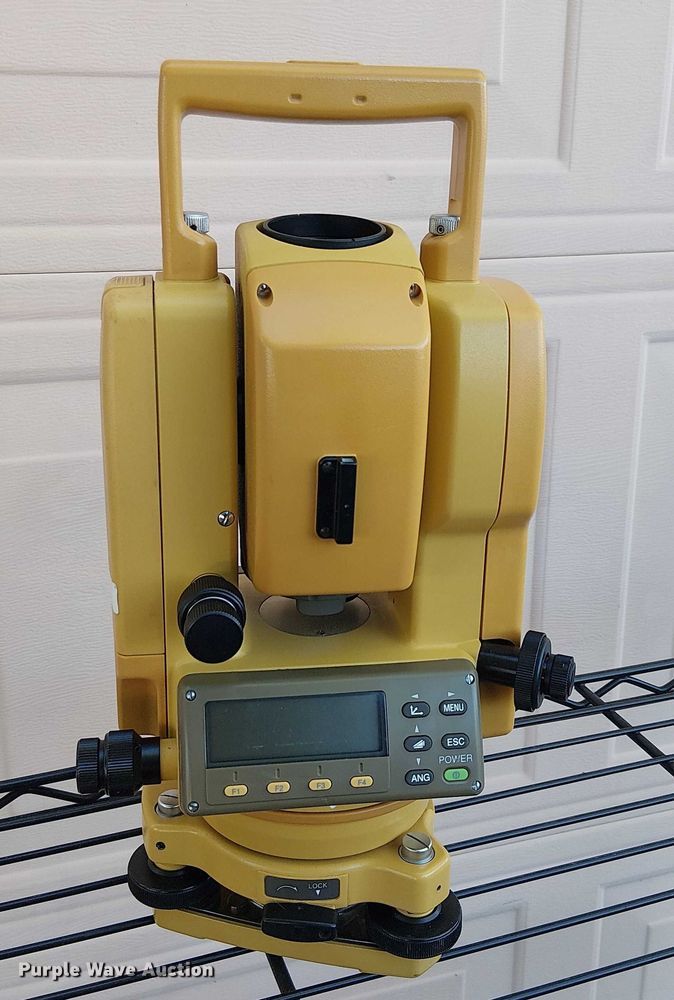 image for item EU2601 (2) Topcon total stations