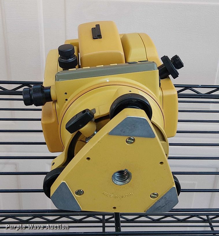 image for item EU2601 (2) Topcon total stations