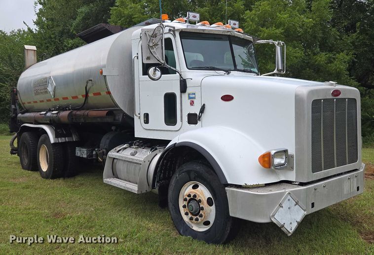 image for item EU3642 2011 Peterbilt 365 oil distributor truck