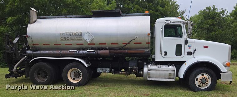 image for item EU3642 2011 Peterbilt 365 oil distributor truck