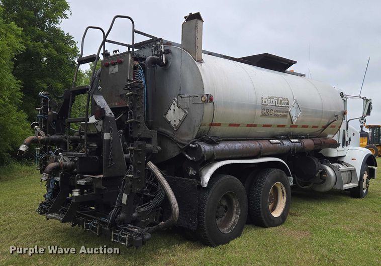 image for item EU3642 2011 Peterbilt 365 oil distributor truck