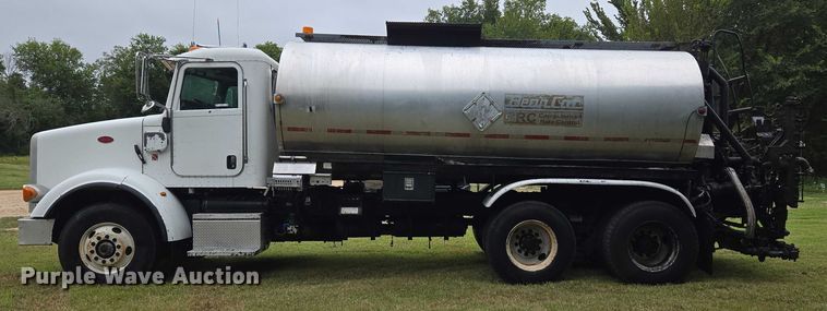 image for item EU3642 2011 Peterbilt 365 oil distributor truck