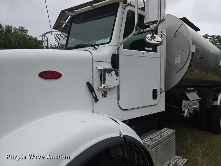 image for item EU3642 2011 Peterbilt 365 oil distributor truck