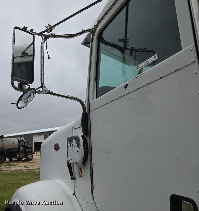 image for item EU3642 2011 Peterbilt 365 oil distributor truck