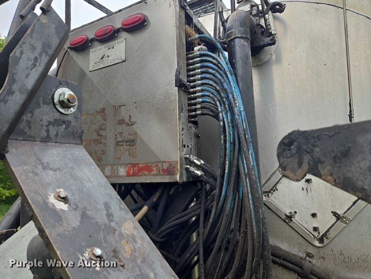 image for item EU3642 2011 Peterbilt 365 oil distributor truck