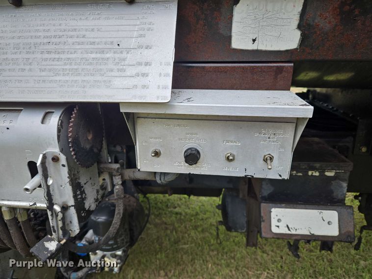 image for item EU3642 2011 Peterbilt 365 oil distributor truck