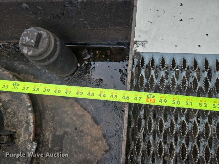 image for item EU3642 2011 Peterbilt 365 oil distributor truck