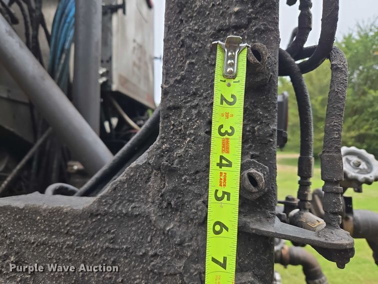 image for item EU3642 2011 Peterbilt 365 oil distributor truck