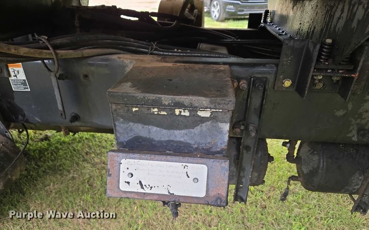 image for item EU3642 2011 Peterbilt 365 oil distributor truck