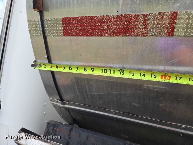 image for item EU3642 2011 Peterbilt 365 oil distributor truck