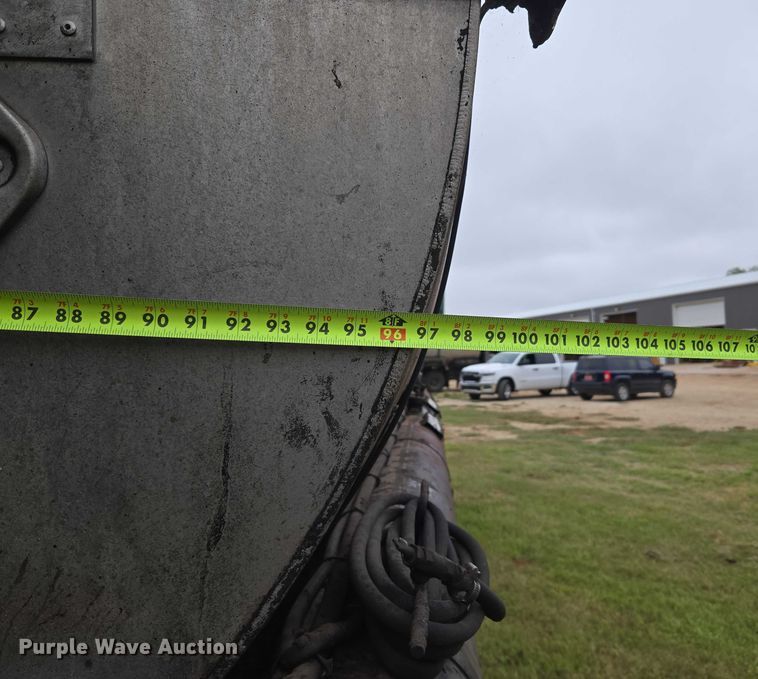 image for item EU3642 2011 Peterbilt 365 oil distributor truck