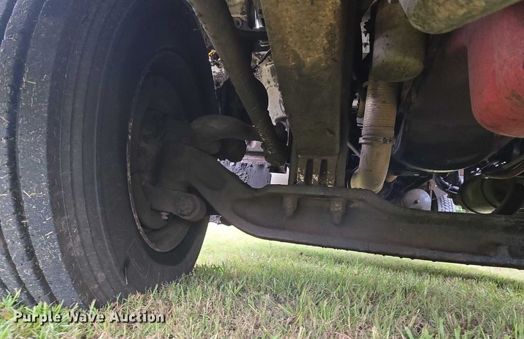 image for item EU3642 2011 Peterbilt 365 oil distributor truck