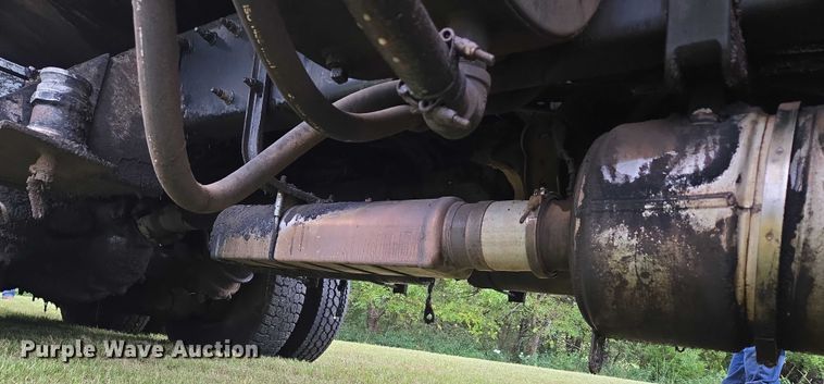 image for item EU3642 2011 Peterbilt 365 oil distributor truck