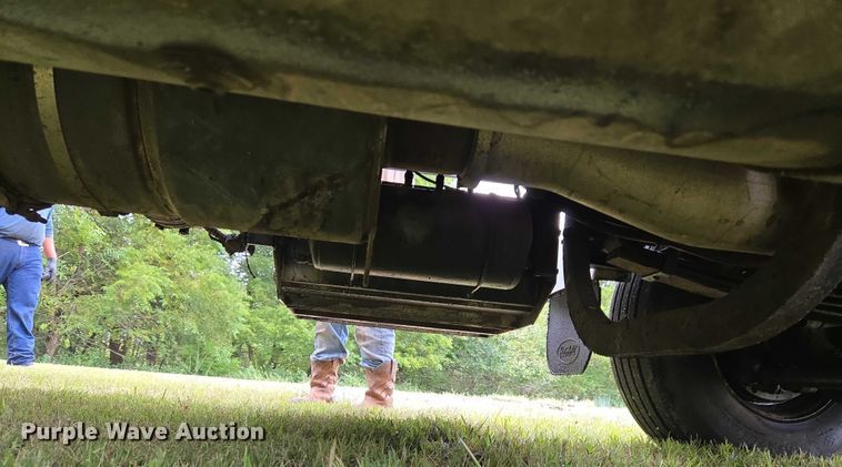 image for item EU3642 2011 Peterbilt 365 oil distributor truck