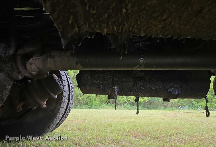 image for item EU3642 2011 Peterbilt 365 oil distributor truck