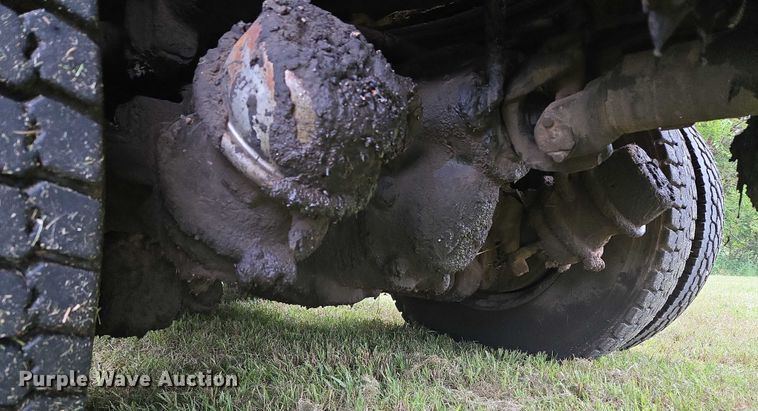 image for item EU3642 2011 Peterbilt 365 oil distributor truck