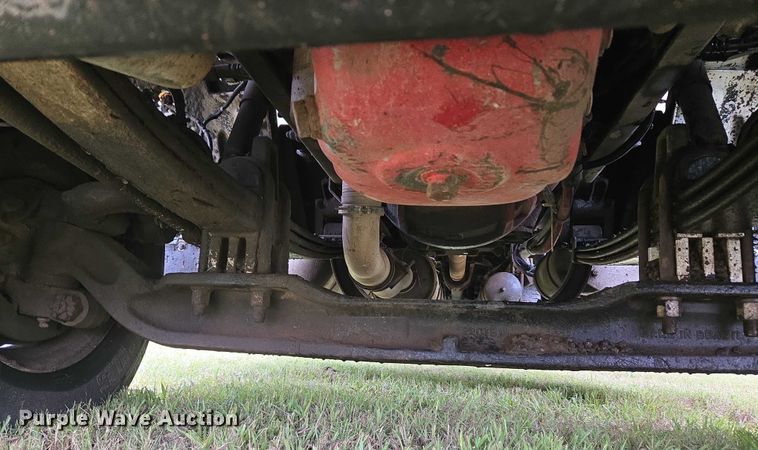 image for item EU3642 2011 Peterbilt 365 oil distributor truck